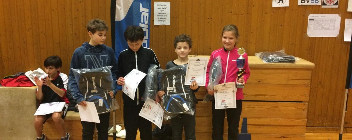 Siegerfoto der Endrunde des Babolat U12 Mini Cups - Mannschaft des SV Berliner Brauereien