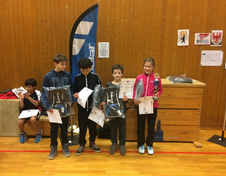 Siegerfoto der Endrunde des Babolat U12 Mini Cups - Mannschaft des SV Berliner Brauereien