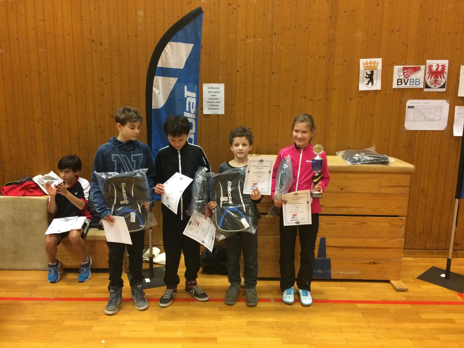 Siegerfoto der Endrunde des Babolat U12 Mini Cups - Mannschaft des SV Berliner Brauereien