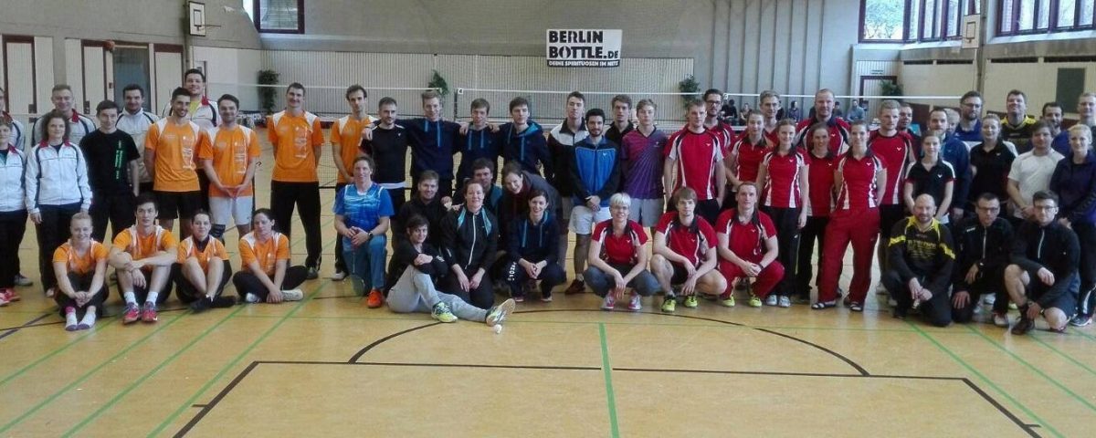 Gruppenbild aller Teams zur Oberligaaufstiegsrunde in Berlin