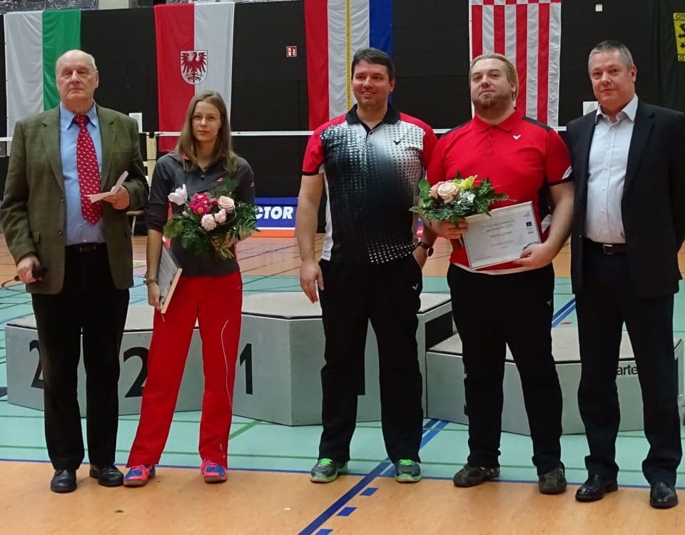 Impression von der Ehrung in Gera. V.l.: Dietrich Heppner (Vizepräsident Leistungssport im DBV), Carla Strauß (Plat