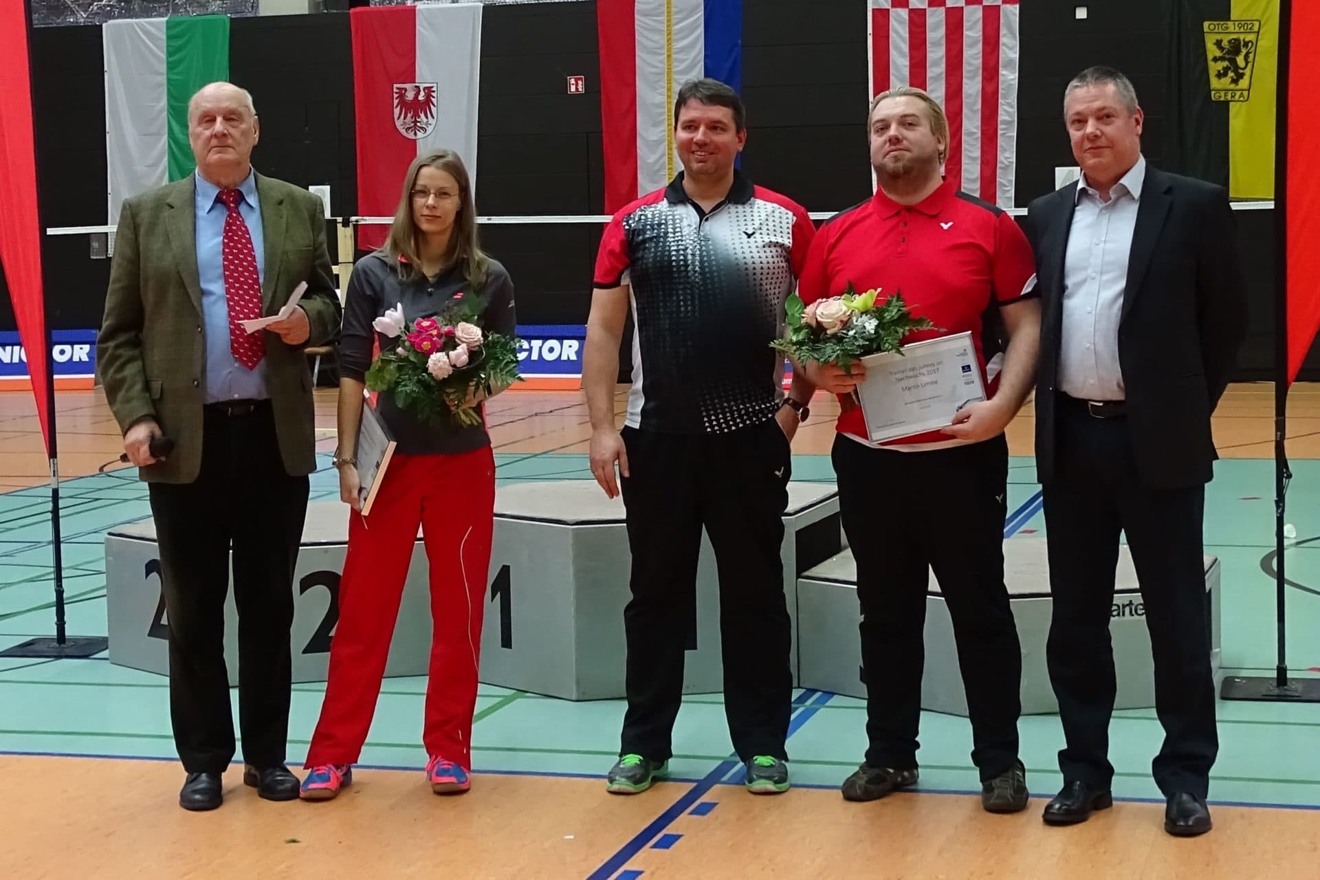 Impression von der Ehrung in Gera. V.l.: Dietrich Heppner (Vizepräsident Leistungssport im DBV), Carla Strauß (Plat