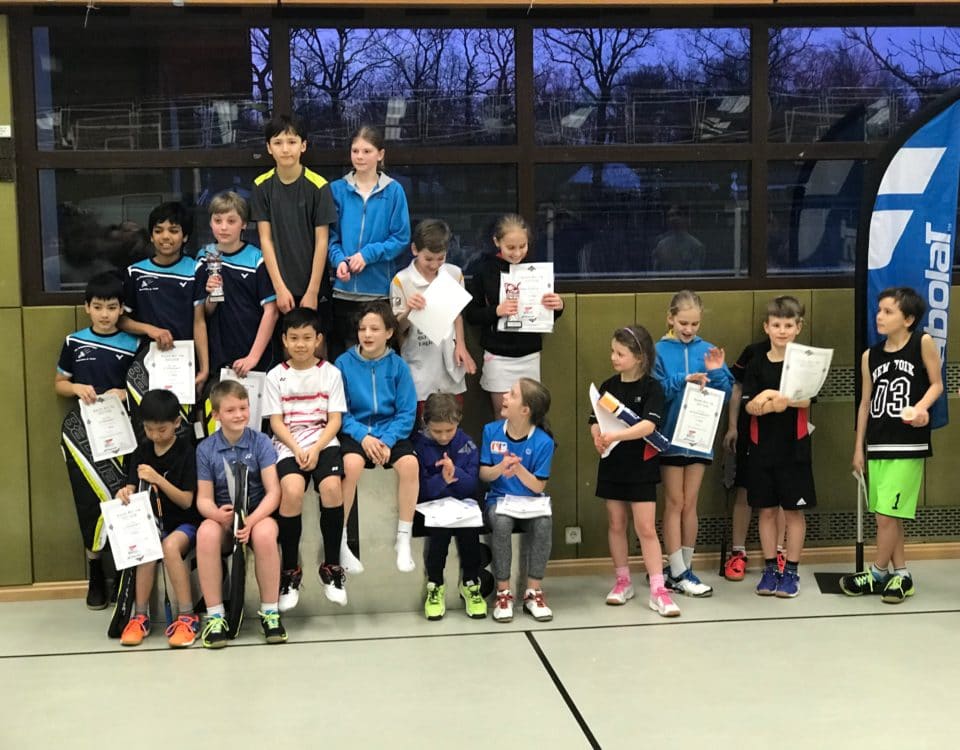 Auf dem Siegerpodest des U12-Babolat-Mini-Cup wurde es eng – ganz oben die Kinder des SV Berliner Brauereien