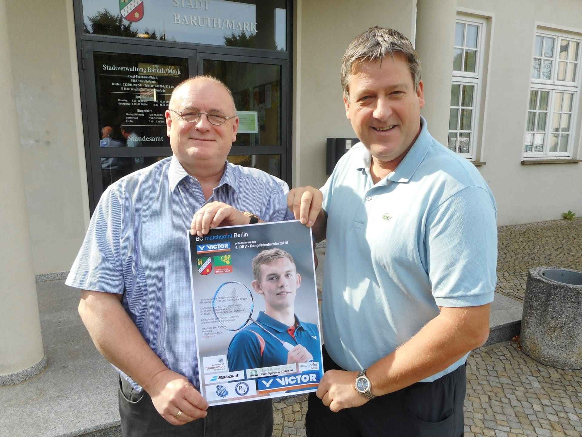 Foto mit dem Bürgermeister der Stadt Baruth/Mark Herrn Ilk und dem Ausrichter Christian Holzmacher vom BC Matchpoint Berlin