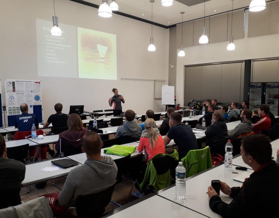 Carla bei der Projektvorstellungen im Rahmen der DBV-A-Trainerausbildung 2017/18 - Foto: DBV (badminton.de)