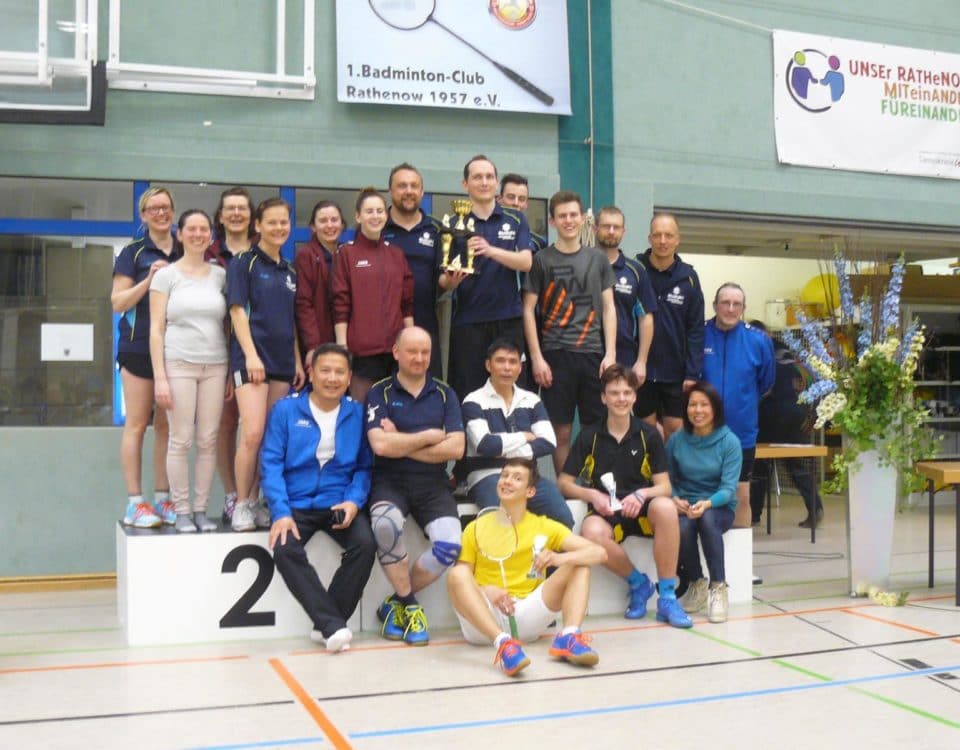 Der 1.BC Rathenow gewinnt den Pokal für den insgesamt erfolgreichsten Verein.