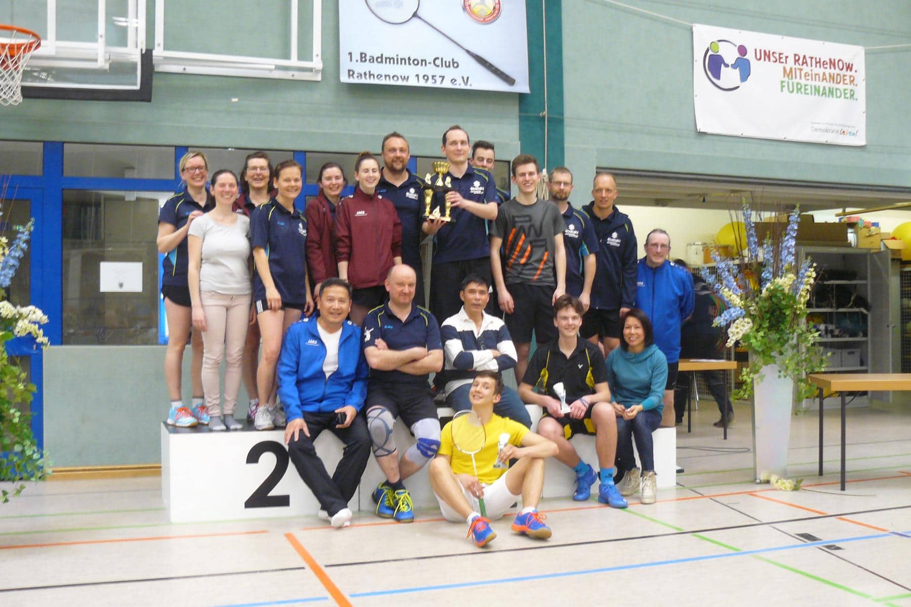 Der 1.BC Rathenow gewinnt den Pokal für den insgesamt erfolgreichsten Verein.